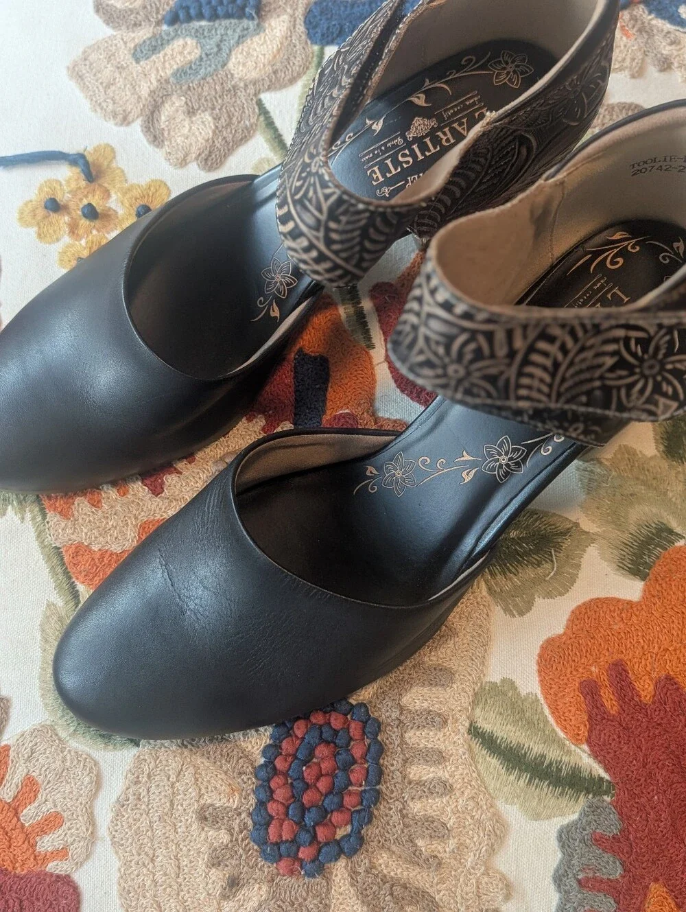 Spring Step L'ARTISTE  Black Floral-Trim Ankle Strap Heels  Style Toolie Size 42